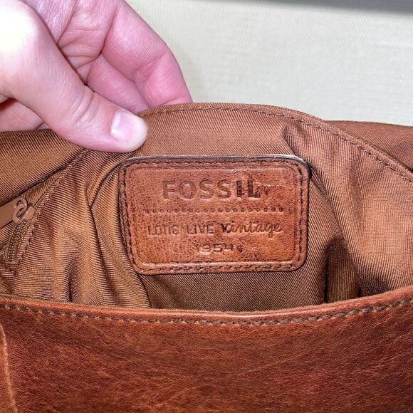 FOSSIL TAN LEATHER FLAP OVER MAGNETIC CLOSE PURSE LONG LIVE VINTAGE - Picture 11 of 12